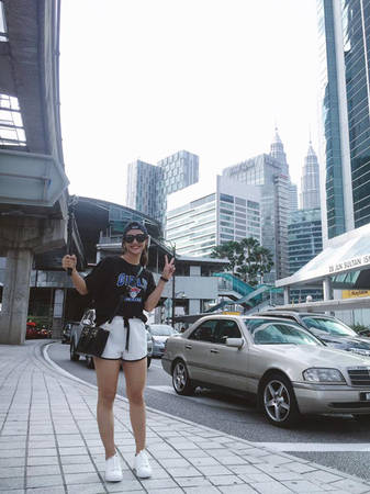 kha-ngan-me-an-mi-xao-lai-xe-dia-hinh-o-malaysia-ivivu-21