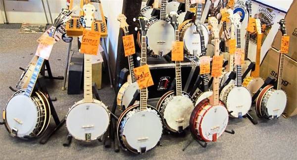  Đàn banjo rất phổ biến tại Wunjo Guitars - Ảnh: Star2.com