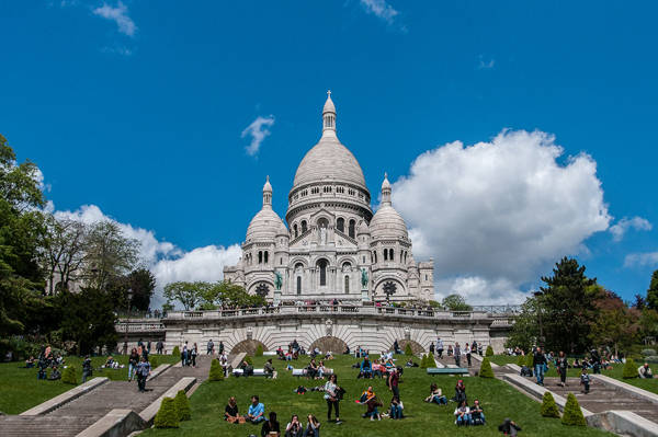 Từ thánh đường Sacré - Coeur du khách có thể chiêm ngưỡng toàn bộ thành phố Paris.