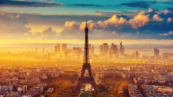 Tháp Eiffel còn từng được gọi là Tháp 300m.
