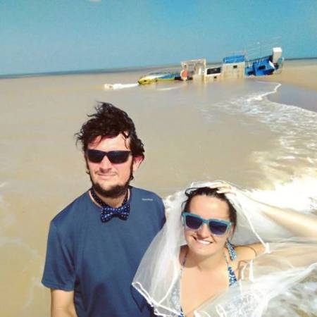 Hai người làm lễ thành hôn vào tháng 9/2015, Bartek nghỉ việc còn Karolina làm một nhà báo tự do. Hai tháng sau đó đôi vợ chồng mới cưới tạm biệt bạn bè, gia đình, đóng gói hành lý và lên đường tới Panama. 