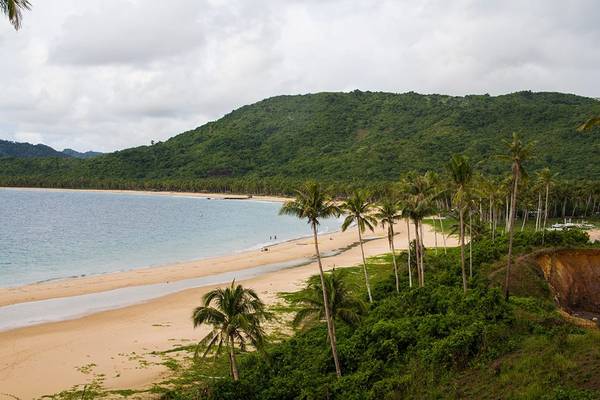 Thiên nhiên hoang sơ, khí hậu mát mẻ đặc trưng của một hòn đảo nhiệt đới.