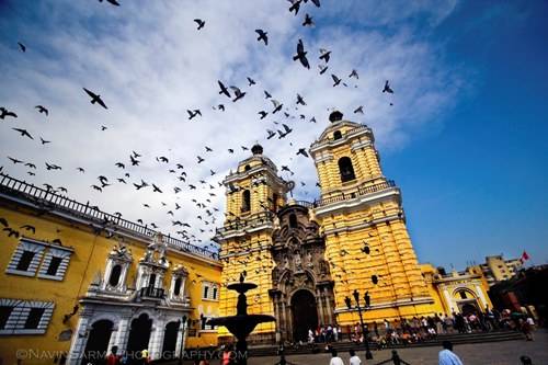 Những tòa nhà cổ kính ở Lima luôn thu hút khách du lịch từ khắp nơi trên thế giới. Ảnh: Navinsarma