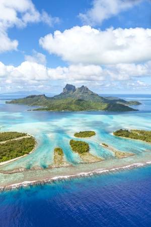Bora Bora, French Polynesia: Với làn nước xanh như ngọc, những rặng san hô và những dãy bungalow trên mặt nước, hòn đảo nhỏ bé ở nam Thái Bình Dương này tựa như thiên đường trên hạ giới. 