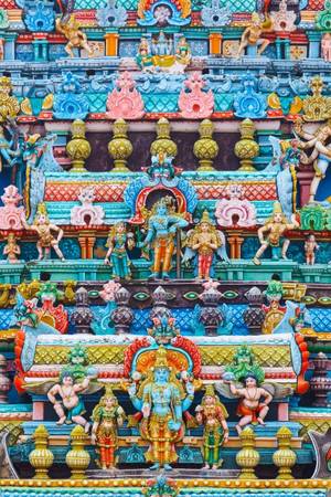 Tamil Nadu, Ấn Độ: Nằm ở phía nam Ấn Độ, Tamil Nadu là nơi tập trung phần lớn các đền đài đạo Hindu như Sri Ranganathaswamy và Meenakshi Temple Complex. 