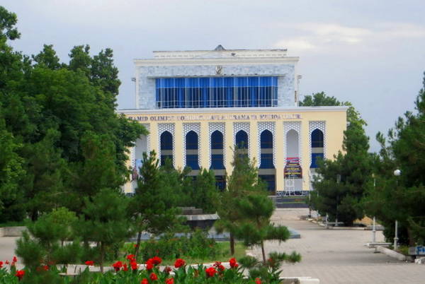 Nhà hát kịch Samarkand - Ảnh: KIM NGÂN