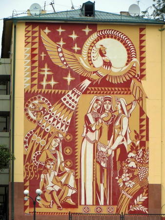 Một bức tranh tường trên tòa nhà bên đường - Ảnh: KIM NGÂN7