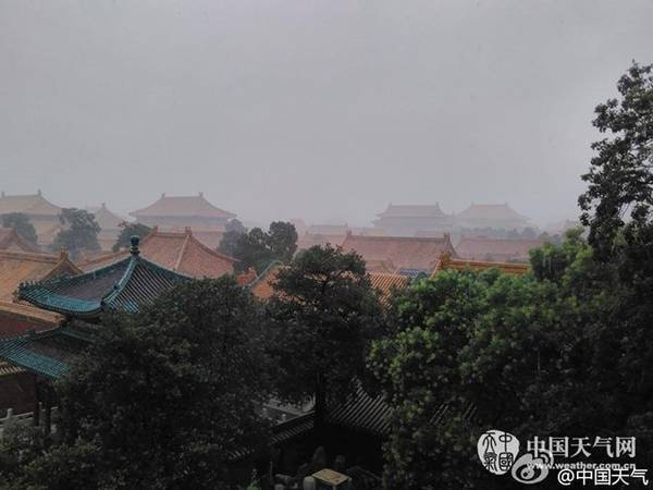 Lãnh đạo thành phố Bắc Kinh (Trung Quốc) đã tăng mức cảnh báo mưa lớn từ vàng lên cam vào ngày 21/7, mức cao thứ 2 trong hệ thống cảnh báo. Một số khu vực ước tính sẽ đạt lượng mưa hơn 100 mm.