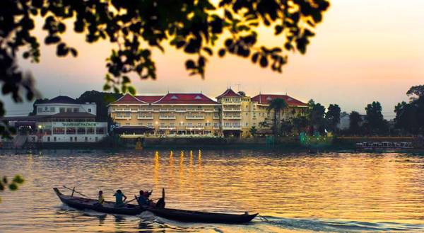 Khách sạn Victoria Châu Đốc đã được tạp chí The Guide, trực thuộc Thời báo Vietnam Economic Times, đề cử vì khẩu hiệu “Gìn giữ môi trường xanh”