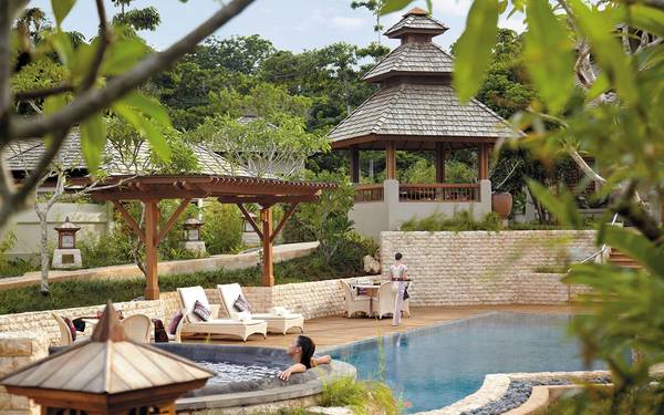 Shangri-La's Boracay, Philippines (92,73 điểm, vị trí số 8): Khu nghỉ dưỡng sang trọng này cách bãi biển Puka 2,4 km và bãi Bulabog 6 km. Shangri-La's Boracay có nội thất làm từ các nguyên liệu địa phương, với các căn phòng, biệt thự tuyệt đẹp nhìn ra vườn hoặc biển. 