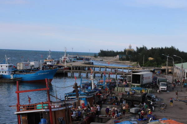Cảng cá cửa Việt - Ảnh: NINH NGUYỄN