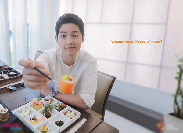 Ngoài các điểm đến du lịch, Song Joong Ki cũng tích cực quảng bá cho các món ăn đặc trưng Hàn Quốc như kim chi, kimbab...