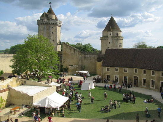 Lễ hội tổ chức ở lâu đài Blandy-les-Tours - Ảnh: tripadvisor