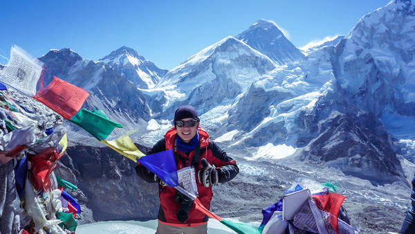 Sau bao nhiêu ngày trek cũng đến được Everest base camp... cảm giác thật khó diễn tả.