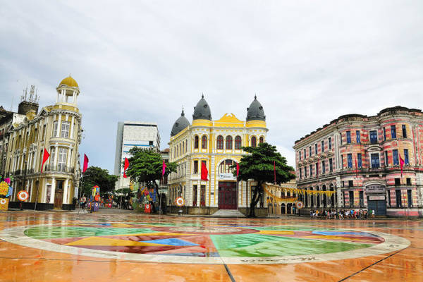  Quảng trường Rio Branco với tên gọi quen thuộc Marco Zero là một trong những nơi tập trung du khách để tỏa ra các con đường chính ở Recife - Ảnh: wp