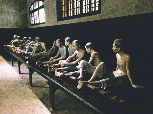 Những bức tượng người tù chính trị ám ảnh tại nhà tù Hỏa Lò