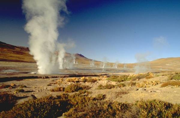 Bãi suối nước phun Tatio ở sa mạc Atacama - Ảnh: huwans-clubaventure