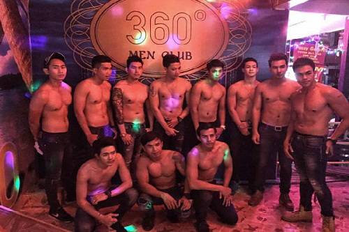 Nhân viên trong một câu lạc bộ người đồng tính nam ở Pattaya. Với 27.000 người hành nghề mại dâm, cả nam và nữ, Pattaya là thiên đường tình dục trong mắt đàn ông phương Tây. Ảnh: Flickr