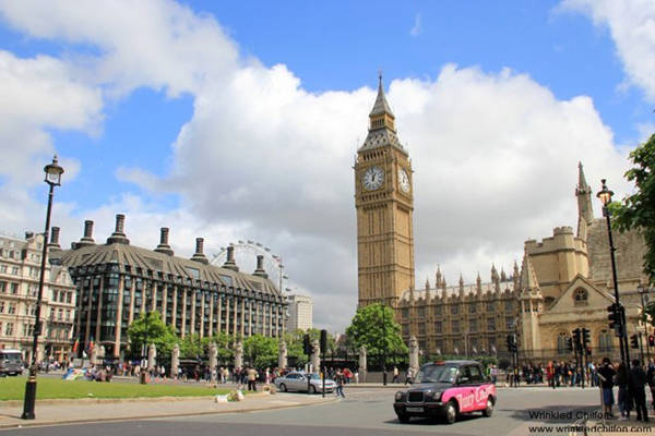 Tháo Big Ben và khách sạn Savoy Hotel, London, Anh: Tháp Big Ben là một địa điểm có phòng gym ảo, tuy nhiên đây không là phòng tụ điểm duy nhất trong khu vực này. Xung quanh đó có rất nhiều tòa nhà và hầu như mỗi góc phố lại là một Poke Stop. Một địa điểm hấp dẫn khác là khách sạn Savoy Hotel, nơi bạn chẳng cần đi xa để thu thập Poke Ball.