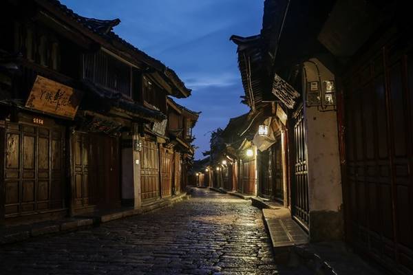 Phố cổ ở Lệ Giang là toà thành cổ được xây dựng từ cuối đời Nam Tống, đã có hơn 800 năm lịch sử.