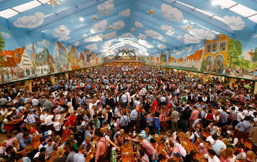 Trải qua hơn 200 năm, ngày nay Oktoberfest (hay còn gọi là Lễ hội tháng Mười) trở thành lễ hội Bia đình đám và nổi tiếng nhất thế giới. Ảnh: En.