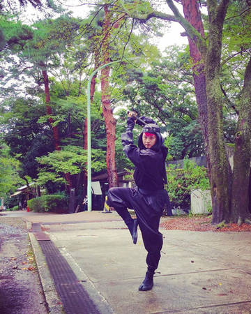 Iga Ueno, một trong những điểm dừng chân của Duy ở tỉnh Mie, được coi là quê hương ninja. Do đó anh cũng có cơ hội trải nghiệm cuộc sống của những chiến binh Nhật Bản hoạt động bí mật xưa kia như đi thăm địa đạo trong nhà Iga Ueno, một trong những điểm dừng chân của Duy ở tỉnh Mie, được coi là quê hương ninja. Do đó anh cũng có cơ hội trải nghiệm cuộc sống của những chiến binh Nhật Bản hoạt động bí mật xưa kia như đi thăm địa đạo trong nhà