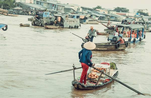 Cuộc sống buôn bán trên sông nước. Ảnh: Thành Trần Minh