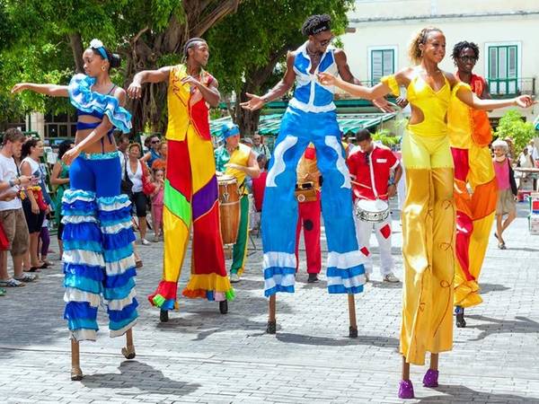 Người dân nơi đây luôn thoải mái, hạnh phúc và có một phong cách sống khác biệt. Cuba với điệu nhảy salsa đặc trưng hiện là điểm đến rất được ưa chuộng trên thế giới. Ảnh: Papportea.