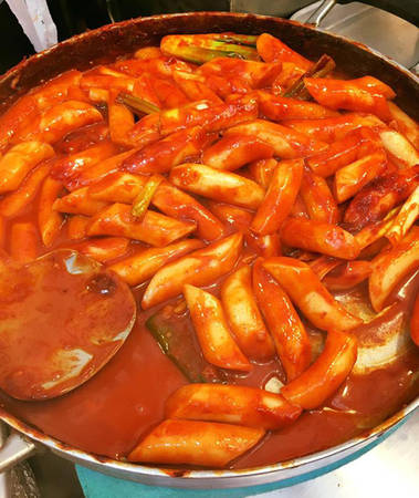 Đam mê ẩm thực nên trong chuyến đi này, vợ chồng anh Nam chủ yếu dành thời gian khám phá, ăn thử các món đặc sản Hàn Quốc.