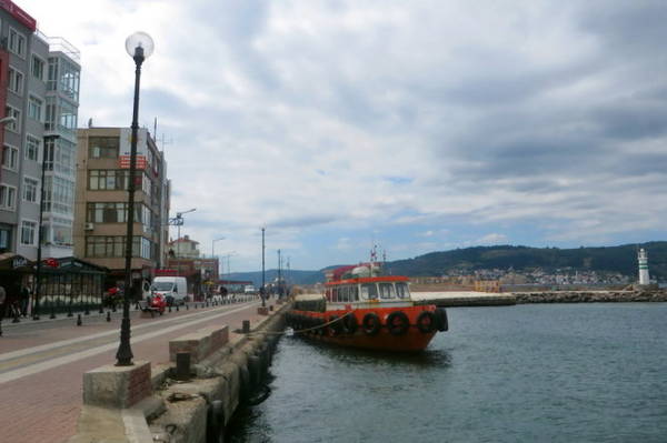 Bến cảng ở thành phố Çanakkale - Ảnh: Kim Ngân