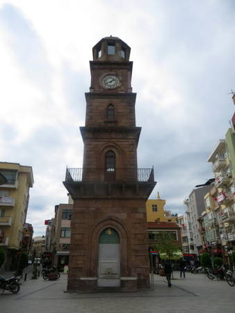 Tháp đồng hồ Saat Kulesi - biểu tượng của thành phố - Ảnh: Kim Ngân