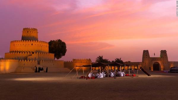 Pháo đài Al Jahili UNESCO công nhận nhiều công trình văn hóa, lịch sử của Abu Dhabi là di sản thế giới. Pháo đài Al Jahili cũng nằm trong số đó, cảnh tượng của nó vẫn đẹp như tranh. Kể từ khi xây dựng nên năm 1891, pháo đài trở thành điểm đến của nhiều du khách, đây cũng là lý do để địa phương ra sức bảo vệ công trình.