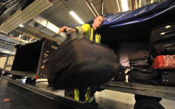 Hành lý tại sân bay - Ảnh: Telegraph