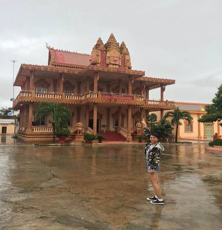 Chùa Xiêm Cán – một địa danh khác ở Bạc Liêu.  Đây là ngôi chùa đặc trưng của người Khmer, được xây dựng vào thế kỷ 19 trên khuôn viên rộng đến 50.000 m².
