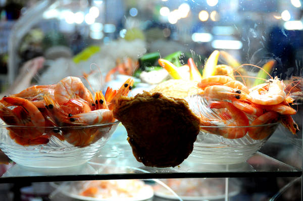 Bún mắm Tây Nam bộ và bún chả cá miền Trung cũng góp mặt trong thủ phủ ẩm thực "chợ Bến Thành".