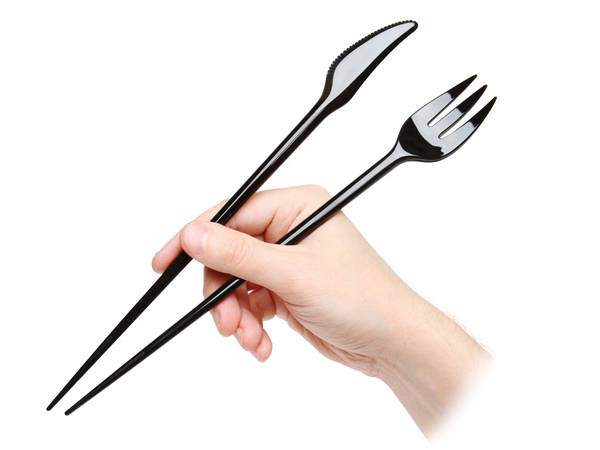 Bạn sẽ không còn phải đau đầu về dụng cụ ăn uống nữa, đây sẽ là giải pháp, vừa là dao, vừa là dĩa lại có thể làm đũa.