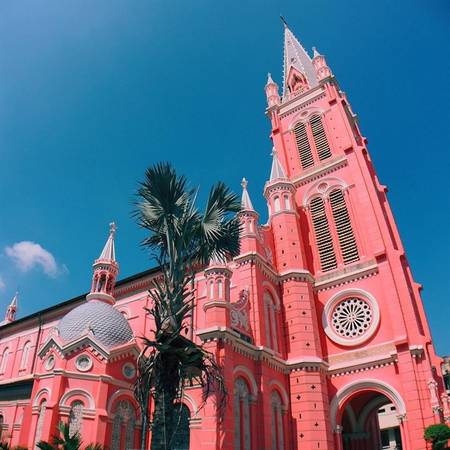 Chiêm ngưỡng cận cảnh vẻ đẹp của nhà thờ màu hồng ngay giữa lòng ...