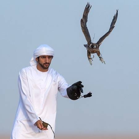 Hoàng tử Hamdan bin Mohammed Al Maktoum là con trai thứ hai của Quốc vương Sheikh Mohammed bin Rashid. Hoàng tử kế nhiệm của Dubai nổi tiếng với vẻ điển trai và niềm đam mê lớn dành cho thể thao và nhiều trải nghiệm mạo hiểm. Ảnh: Instagram.