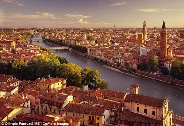 Nhắc tới miền Bắc nước Ý, người ta sẽ nghĩ ngay tới thành cổ Verona - mảnh đất trứ danh với giấc mơ tình yêu và sự hoài cổ xa xăm. 