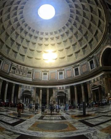  Là di tích mái vòm được bảo quản tốt nhất của La Mã cổ đại. Các thành phần chính xác của nó vẫn chưa được biết, chỉ thấy là nó rất giống với bê tông hiện đại ngày nay. Pantheon được coi là cấu trúc duy nhất trên thế giới, ở kích thước của nó, đã sống sót sau thời gian và sự đè nặng của trọng lực.