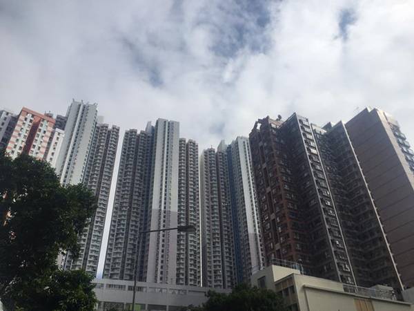  Nhà cao tầng dày đặc ở Hong Kong.
