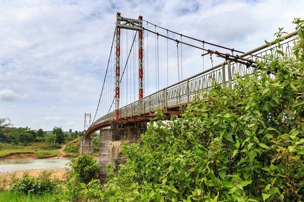 Cầu treo thôn Đạ Huoai. Ảnh: Nam Phạm.