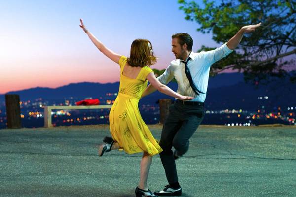 Thành phố Los Angeles từng xuất hiện nhiều lần trên màn ảnh rộng. Sau khi La La Land ra mắt vào tháng 12 vừa qua, Los Angeles lại tỏa sáng, làm say đắm những người yêu điện ảnh và du lịch. Bộ phim được quay tại hơn 40 địa điểm, theo chân hai nhân vật chính Mia và Sebastian, do Emma Stone và Ryan Gosling thủ vai. Ảnh: The New Yorker.