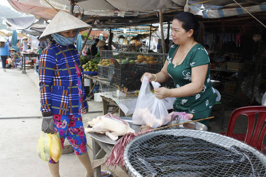  Ngày nay người dân đến Thổ Chu sinh sống đông đúc, chợ búa tấp nập, đời sống của người dân trên đảo được cải thiện nhiều.