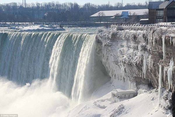 Vào tháng 1-2014, thác Niagara đột ngột đóng băng tạo nên khung cảnh huyền diệu