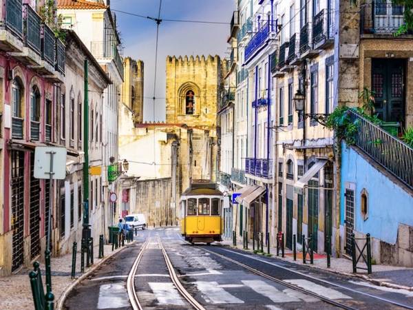 Đây là quốc gia lâu đời nhất châu Âu, duy trì biên giới từ năm 1139. Thủ đô Lisbon thậm chí còn ra đời trước thủ đô Roma của Italy 4 thế kỷ. Ảnh: iStock.