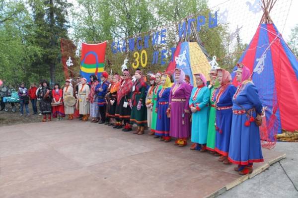Quốc khánh Sami được tổ chức vào ngày 6/2 hàng năm để kỷ niệm Hội nghị Sami đầu tiên, năm 1917 tại Trondheim, Na Uy. Đây là lần đầu tiên người Sami từ các nước khác nhau cùng tụ họp để bàn về những vấn đề chung mà tộc người này phải đối mặt. Ảnh: Portland Flag Association.