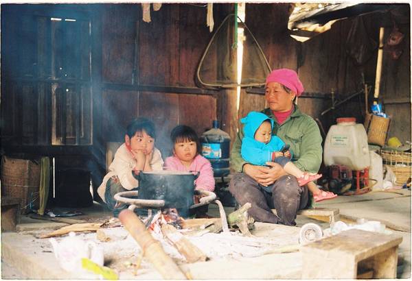 Một số hình ảnh cuộc sống thường nhật giản dị của đồng bào dân tộc người Thái.
