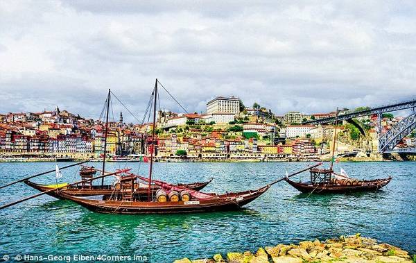 Những con thuyền đậu trên sông Douro - Ảnh: 4Corners Ima