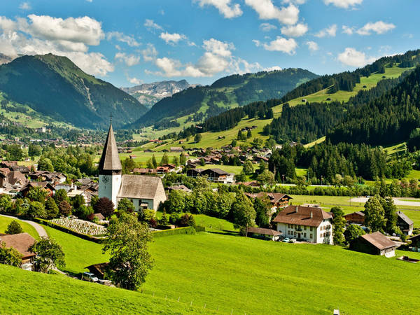 Không có gì phải tranh cãi khi Thụy Sĩ luôn được coi là một quốc gia đáng sống nhất trên thế giới. Ngoài việc có một hệ thống chăm sóc sức khỏe tốt nhất thế giới, Thụy Sĩ cũng là nơi có cuộc sống lành mạnh, môi trường hoàn hảo với không khí trong lành, ít ô nhiễm. 